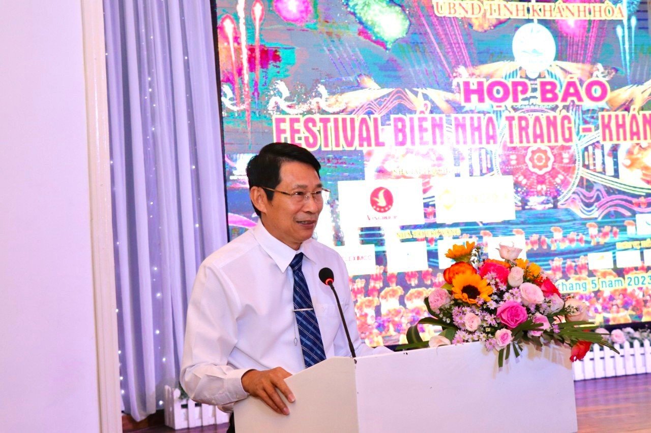 Ông Đinh Văn Thiệu - Phó Chủ tịch UBND tỉnh Khánh Hòa, Trưởng Ban Tổ chức Festival Biển Nha Trang - Khánh Hòa 2023 phát biểu tại buổi họp báo